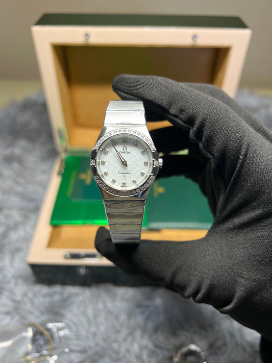Omega içi Beyaz taşlı bezel bayan Saati